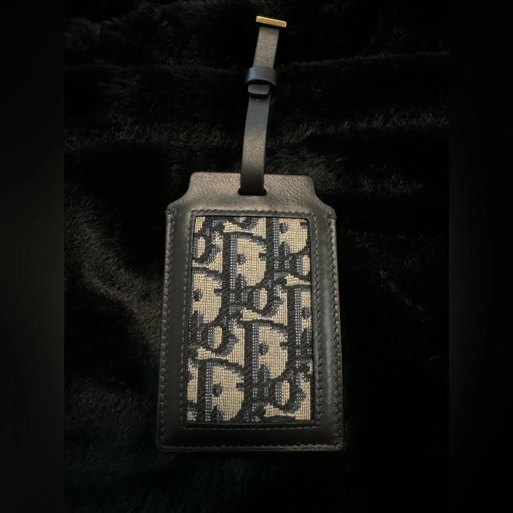 Authentic Dior Travel Kit - Picture 3 of 9